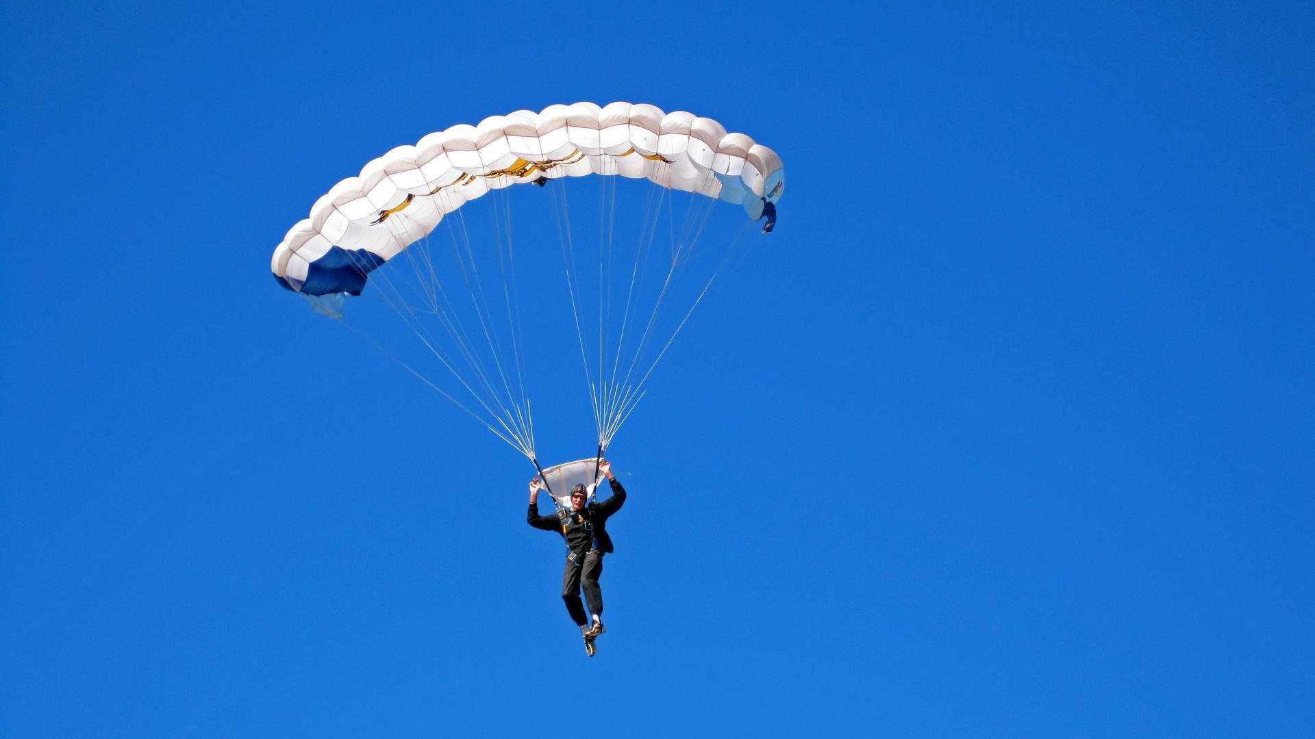 高校体育设施建设与管理优化研究,高校体育工作实施方案